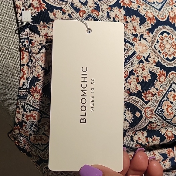 BloomChic Bandana Print Tassels Tie Neck Flutter Sleeve Blouse, Size: 18-20, NWT - Picture 5 of 9